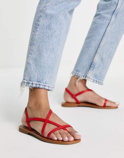 Sandalias rojas planas con diseño de tiras de | ASOS