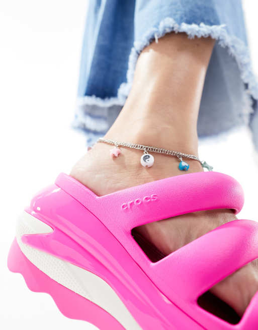 Sandalias rosa intenso con diseño de tiras Mega Crush de Crocs
