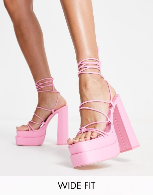 Sandalias rosas con tacón y plataforma Glow Girl de Public Desire Wide Fit