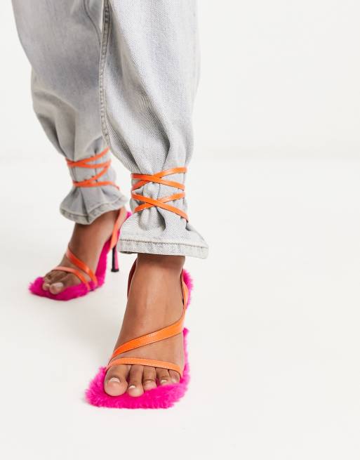 Sandalias rosas de tacón con puntera cuadrada y suela mullida de Public Desire