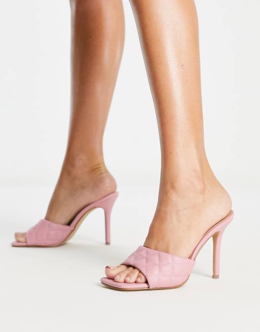 Sandalias rosas estilo mules de tacón con diseño guateado de Steve Madden