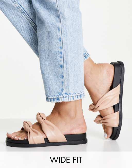 Sandalias rosas planas con nudos de New Look Wide Fit