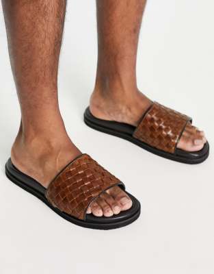Sandalias tostadas con diseño trenzado de cuero de Red Tape