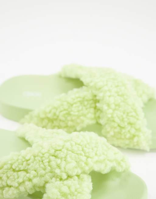 Sandalias verde salvia de borreguito Fiona de ASOS DESIGN, 3 de 4