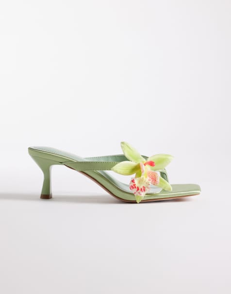 Sandalias verdes de tacón bajo con detalle floral Ruby de Simmi London - view 1