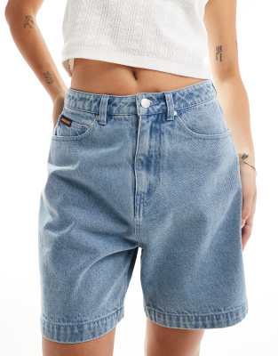 Santa Cruz - Boyfriend-Jeansshorts mit Vintage-Waschung in Blau