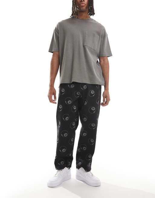 Santa Cruz - Jeans met baggy pasvorm en 8 ballen print in zwart met wassing