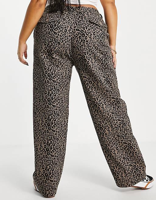 Trousers & Leggings Santa Cruz Plus relaxed leg trouser in leopard print 