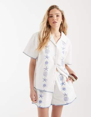 Santa Cruz - Reef - Shorts in Wollweiß mit Stickerei, Kombiteil