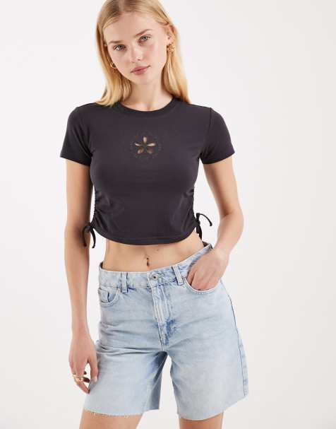 Santa Cruz - T-shirt met strikjes en bloem in zwart met wassing - view 1