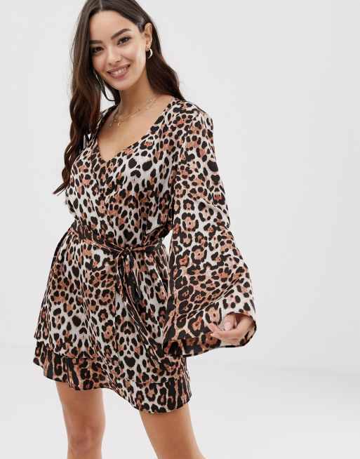 Mini slip-kjole og satinbadekåbe i leopardprint fra ASOS DESIGN, 3 af 3