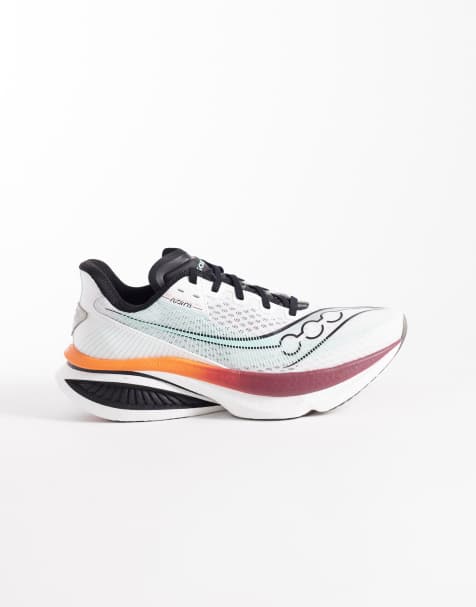 Saucony – Endorphin Azura – Lauf-Sneaker in Weiß und Karmesinrot - view 1