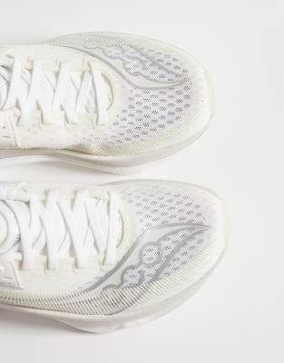 Saucony - Endorphin Azura - Laufschuhe in Elfenbeinweiß und Weiß