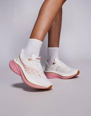Saucony - Endorphin Speed 5 - Lauf-Sneaker in Elfenbeinweiß und Malve-Rosa