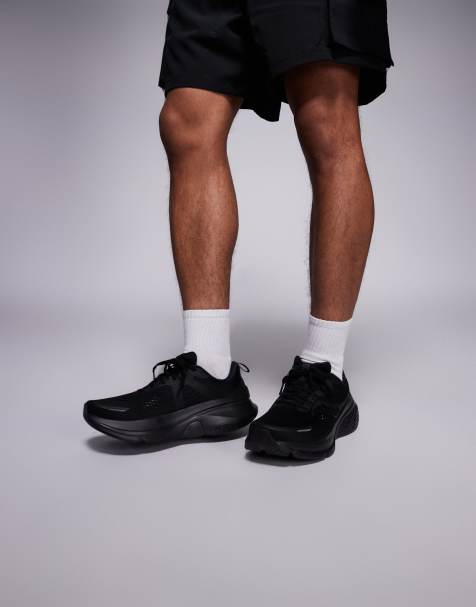 Saucony Guide 18 running trainers in triple black - view 1