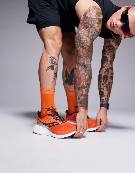 Saucony Hurricane 24 running trainers in pepper and skydiver - view 1