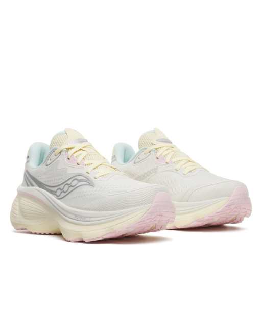Saucony Hurricane 26 trainers in silver and cream, 2 of 5