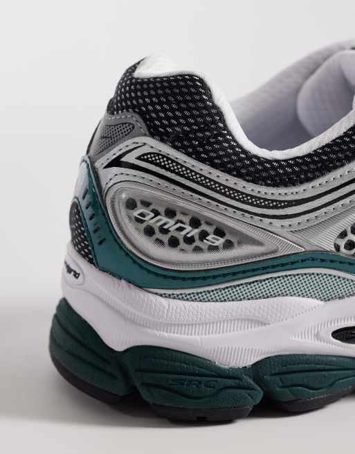 Saucony Progrid Omni 9 trainers in white and pine green, 2 of 5
