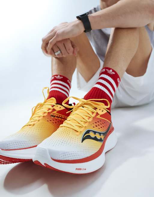 Saucony - Ride 17 - Neutral - Hardloopschoenen in wit en stralend goud 