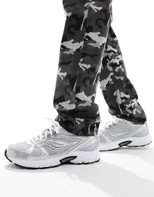 Saucony deals pants white