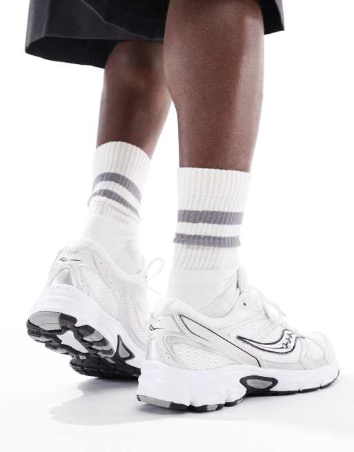Saucony – Ride Millennium – Vita och silverfärgade sneakers, 3 av 5