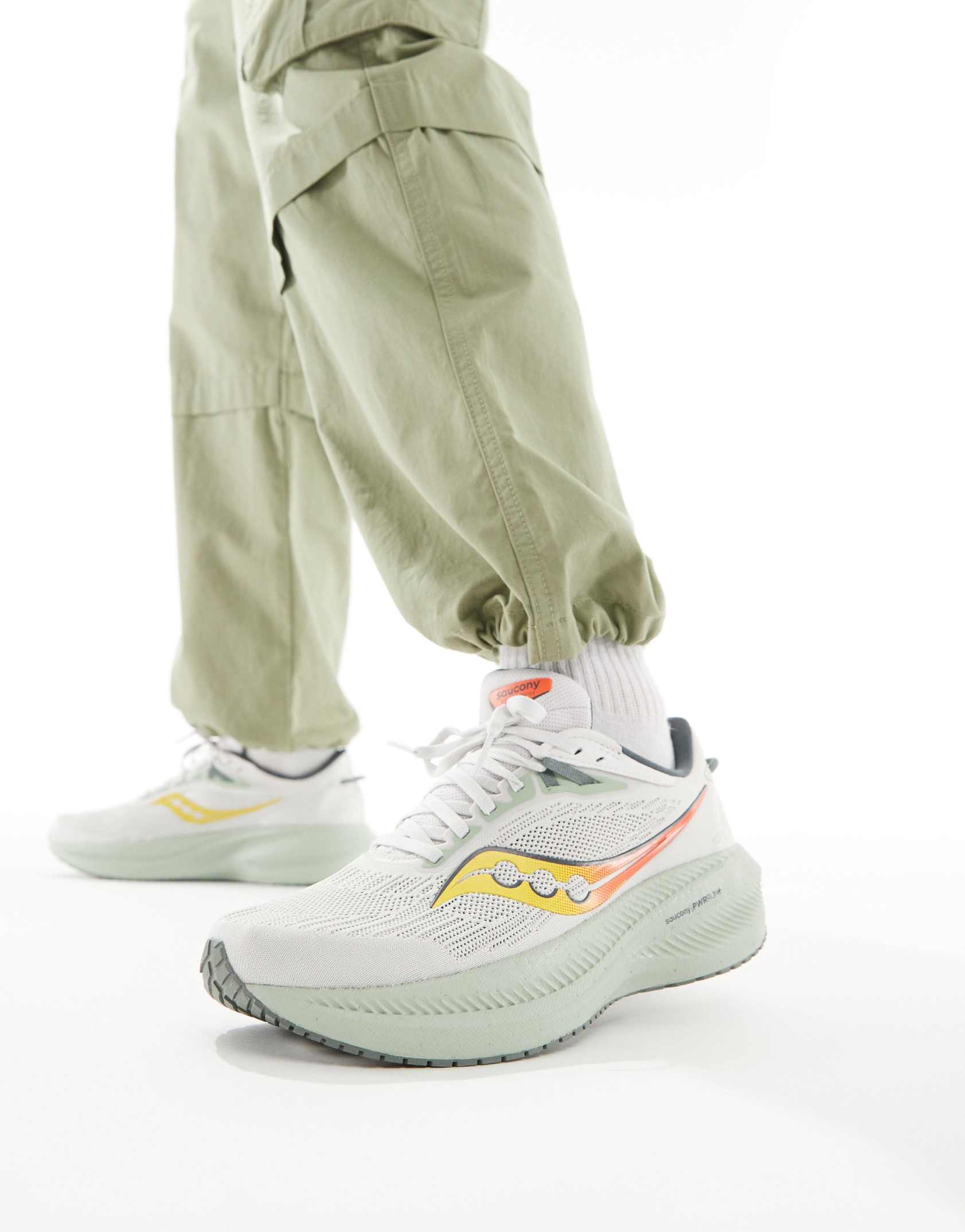 Saucony Triumph 21 neutral running trainers in fog and bough ASOS Price Checker