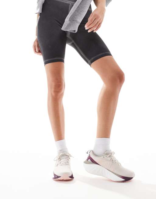 Saucony - Triumph 22 Neutral - Hardloopsneakers in 'moon' en 'eggplant' paars, 3 van 5