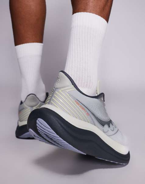 Saucony Triumph 23 running trainers in grey and shadow - view 2