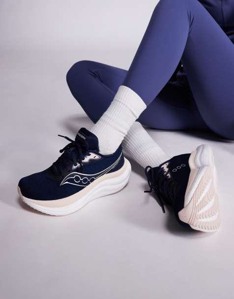 Saucony Triumph 23 running trainers in navy and cameo - view 1