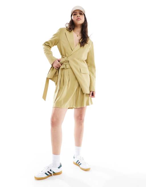 Scalpers belt shorts in olive