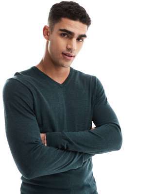 Classic V-Neck Tricot Sweater In Darkgreen