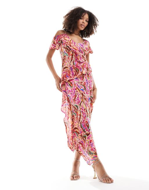 Scalpers dress in multicolour