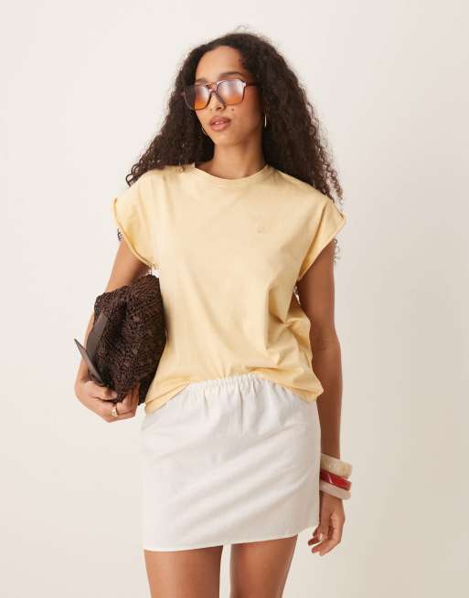 Scalpers - Effen T-shirt met doodshoofdje in mosterdgeel