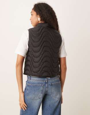 Scalpers Gstaad Basic Vest In Black
