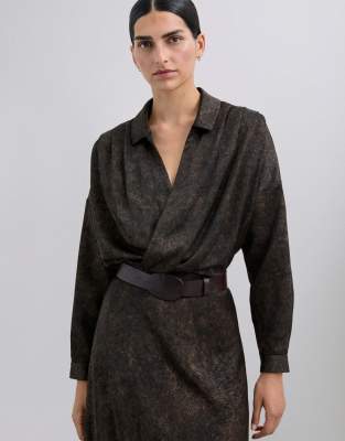 Scalpers - Hemdbluse in marmoriertem Schwarz mit Folienoptik