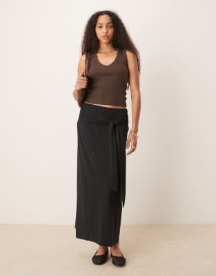 Ic knot skirt in black