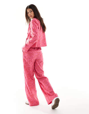 Thumbnail 2 of 4