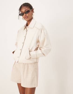 Scalpers - Jeansjacke in Ecru mit Faltendetails-Neutral