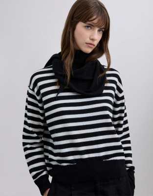 Scalpers - Joyturtle - Schwarz gestreifter Pullover mit großem Rollkragen