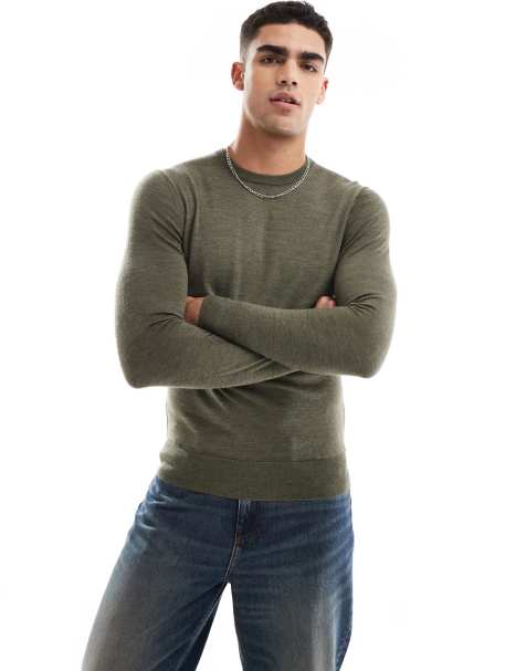 Scalpers – Klassischer Strickpullover in Olivgrün mit Rundhalsausschnitt - view 1