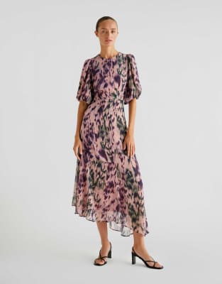 Scalpers - Kleid in Blassrosa mit Beerenmuster