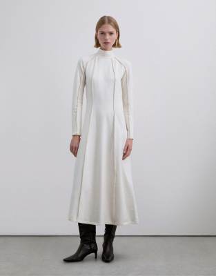 Scalpers - Kleid in Ecru mit Overlock-Nähten und Knitterstruktur-Neutral