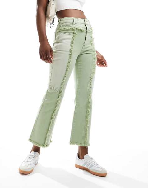 Scalpers – Knöchellange Denim-Jeans in Hellgrün mit ausgestelltem Bein - view 1
