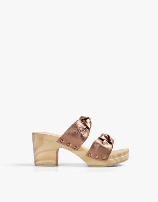 Scalpers knot shoes in bronze