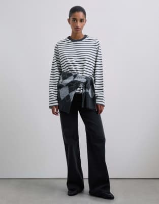 Scalpers - Langärmliges, grau gestreiftes Shirt