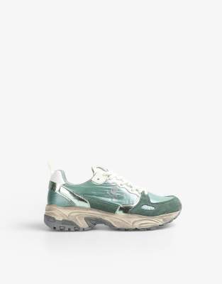 Scalpers loop sneakers in green