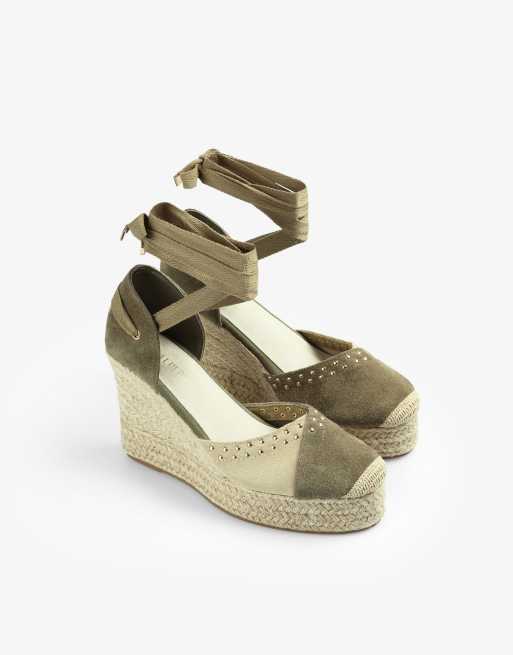 Scalpers Nudo studs sandals in khaki 