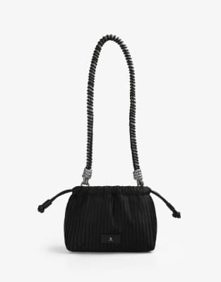 Ny pleated bag in black