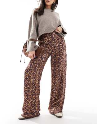 Pants In Camel-Brown