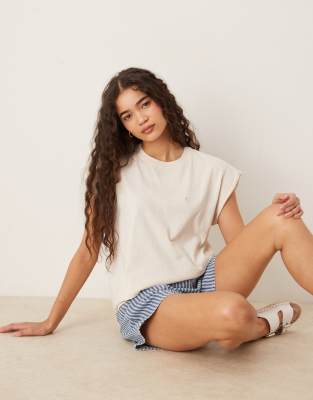 Plain skull tee in ecru-Neutral